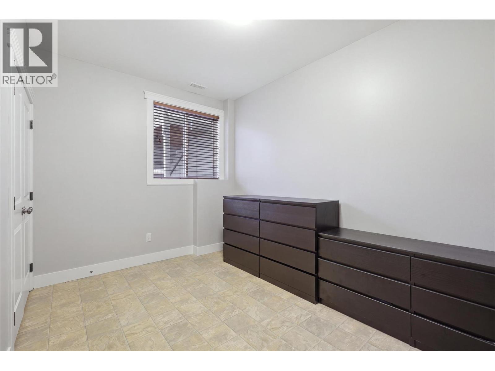 1933 Galore Crescent, Kamloops, British Columbia  V2E 0E7 - Photo 36 - 10400841