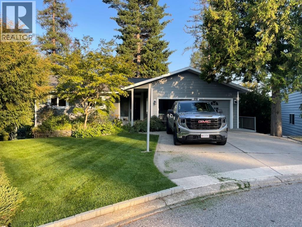 1301 Grosvenor Place, Castlegar, British Columbia  V1N 3X8 - Photo 2 - 10401069