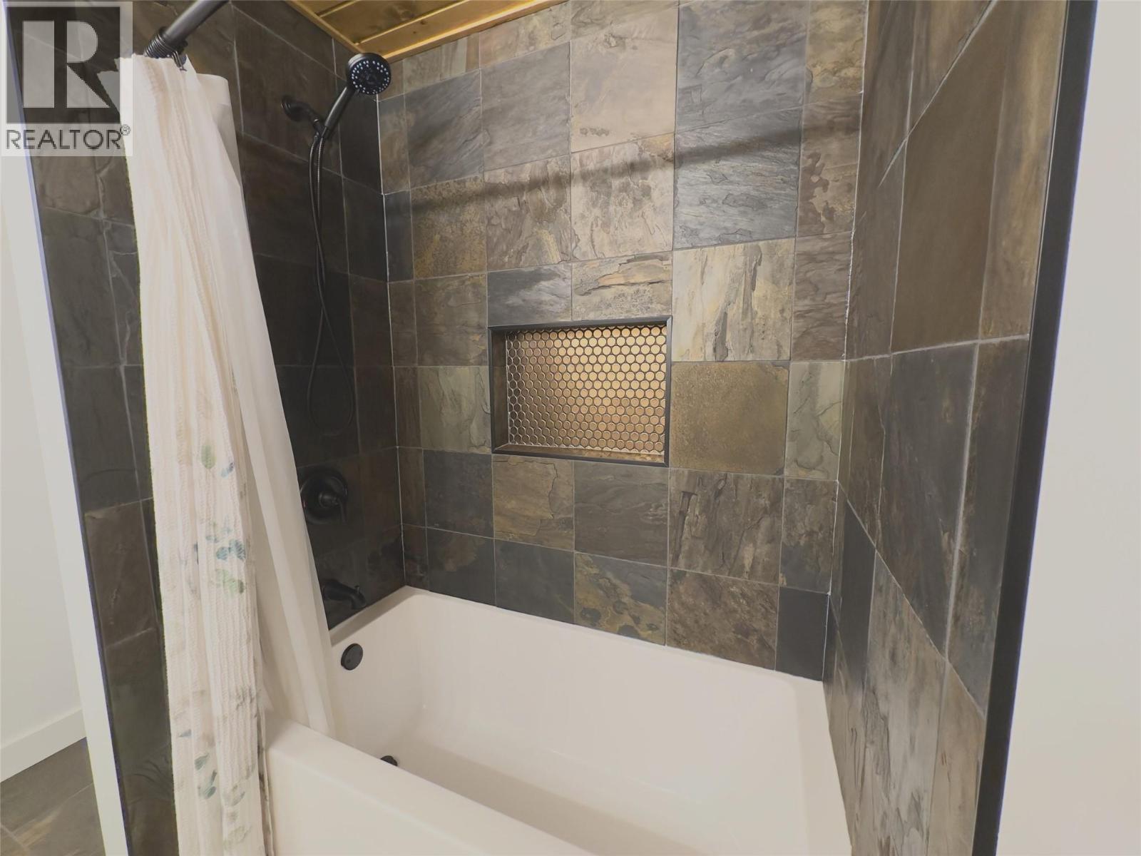 1301 Grosvenor Place, Castlegar, British Columbia  V1N 3X8 - Photo 20 - 10401069