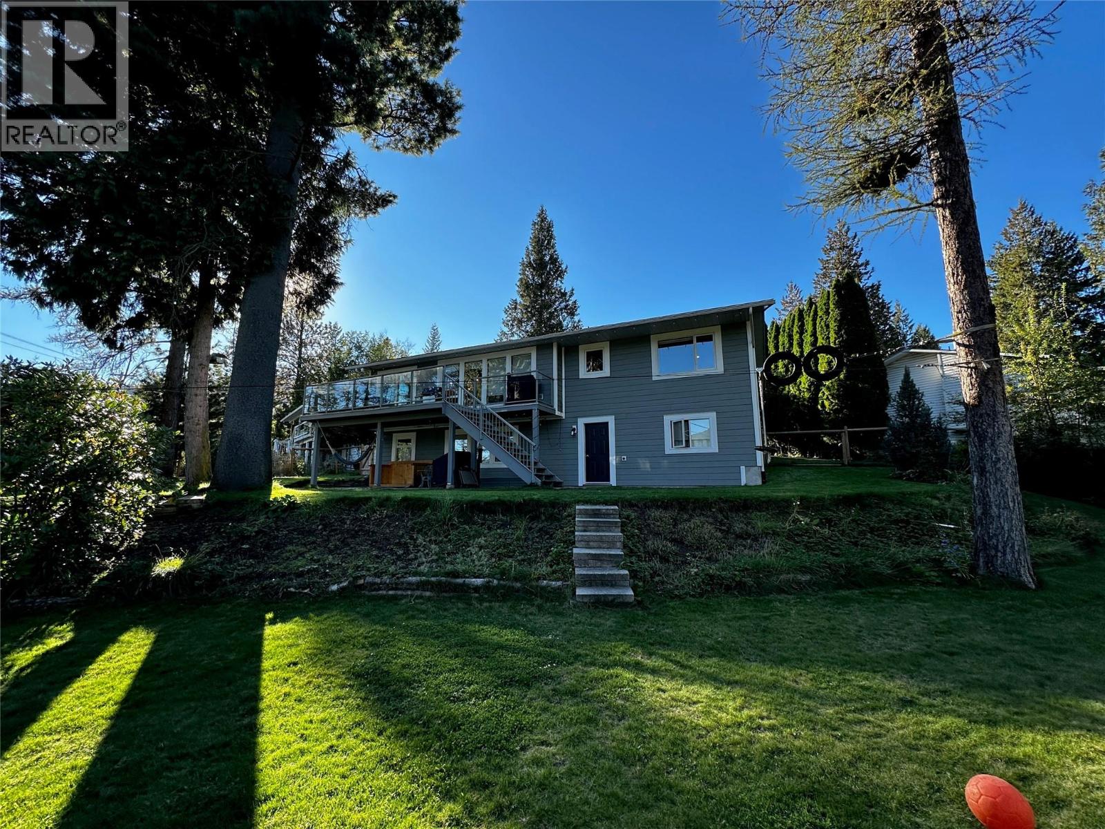 1301 Grosvenor Place, Castlegar, British Columbia  V1N 3X8 - Photo 35 - 10401069