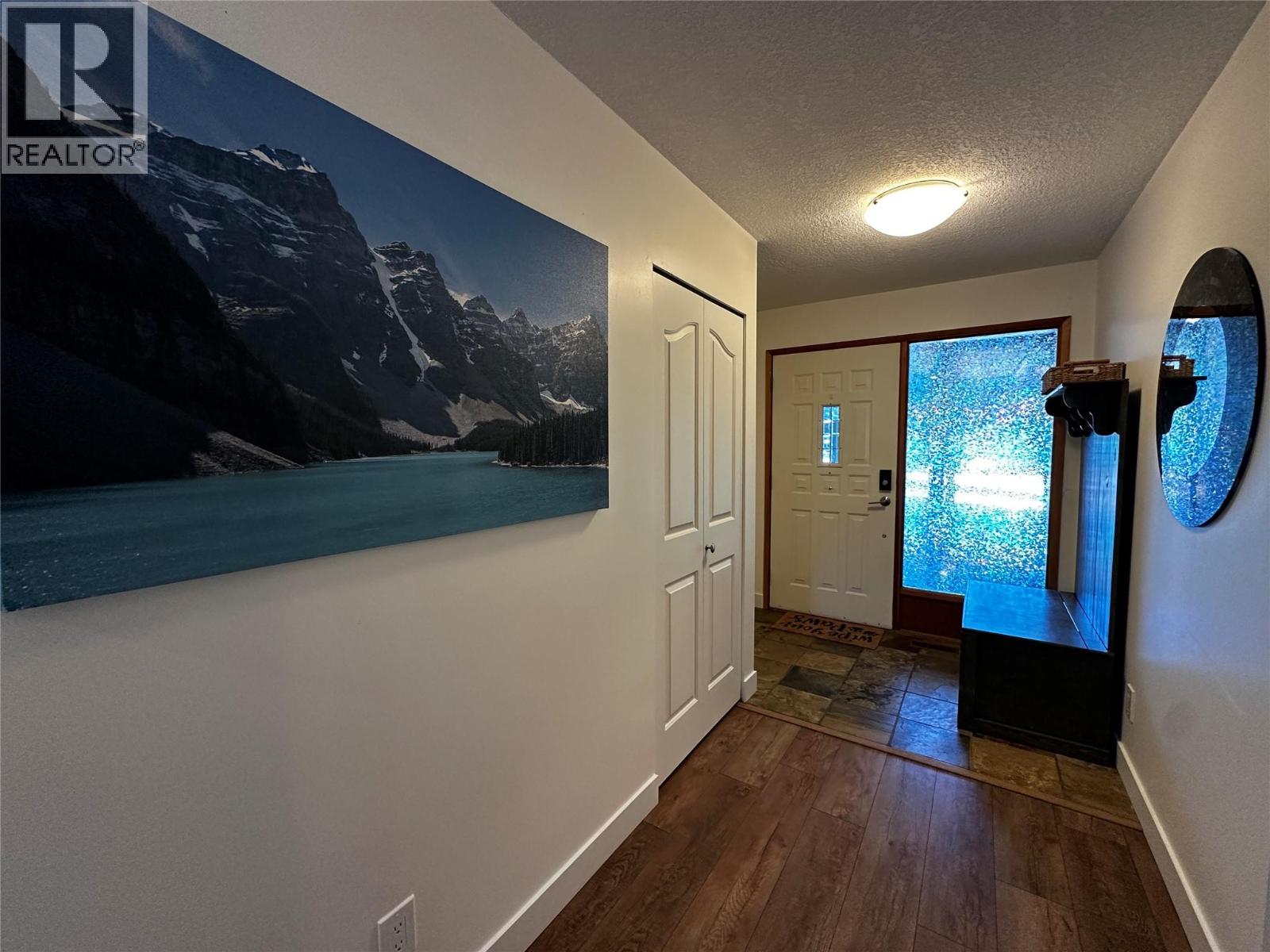 1301 Grosvenor Place, Castlegar, British Columbia  V1N 3X8 - Photo 4 - 10401069