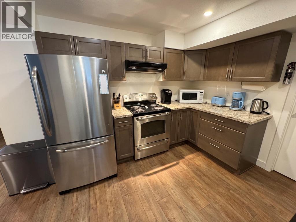 1301 Grosvenor Place, Castlegar, British Columbia  V1N 3X8 - Photo 47 - 10401069
