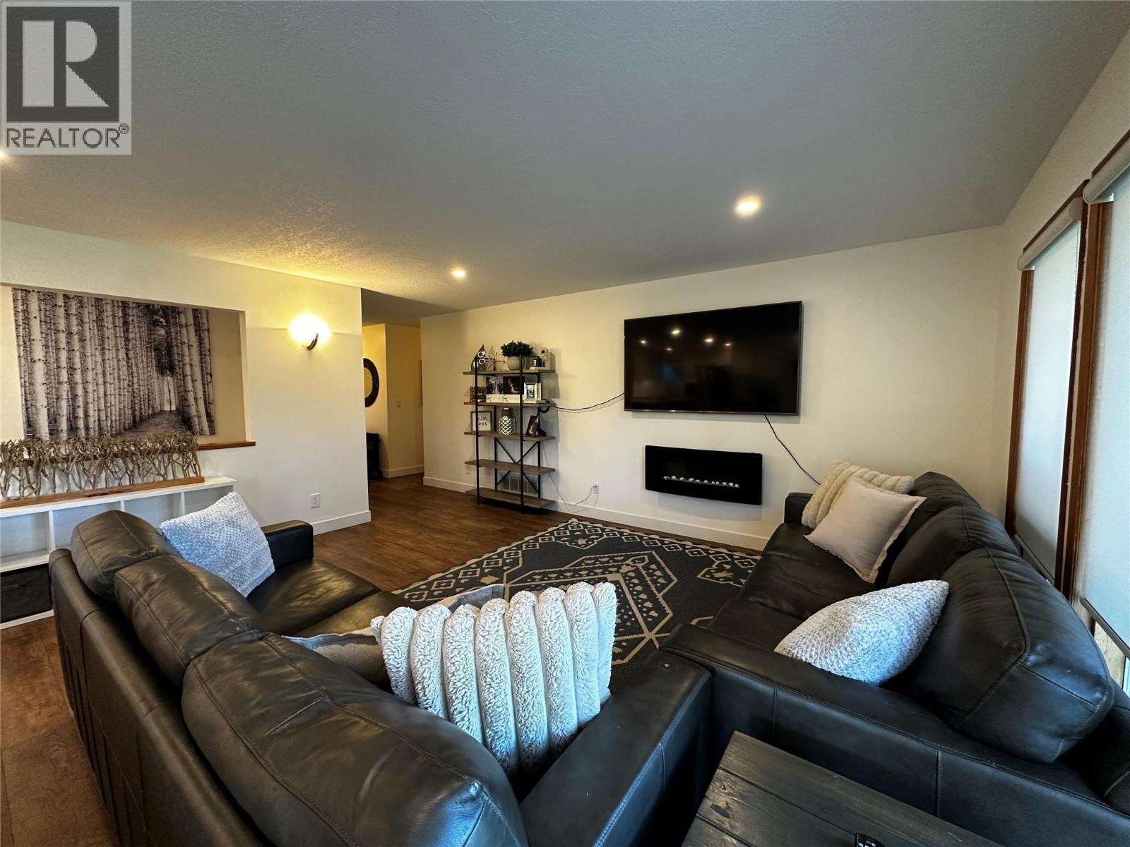 1301 Grosvenor Place, Castlegar, British Columbia  V1N 3X8 - Photo 5 - 10401069