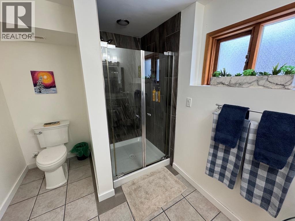 1301 Grosvenor Place, Castlegar, British Columbia  V1N 3X8 - Photo 55 - 10401069