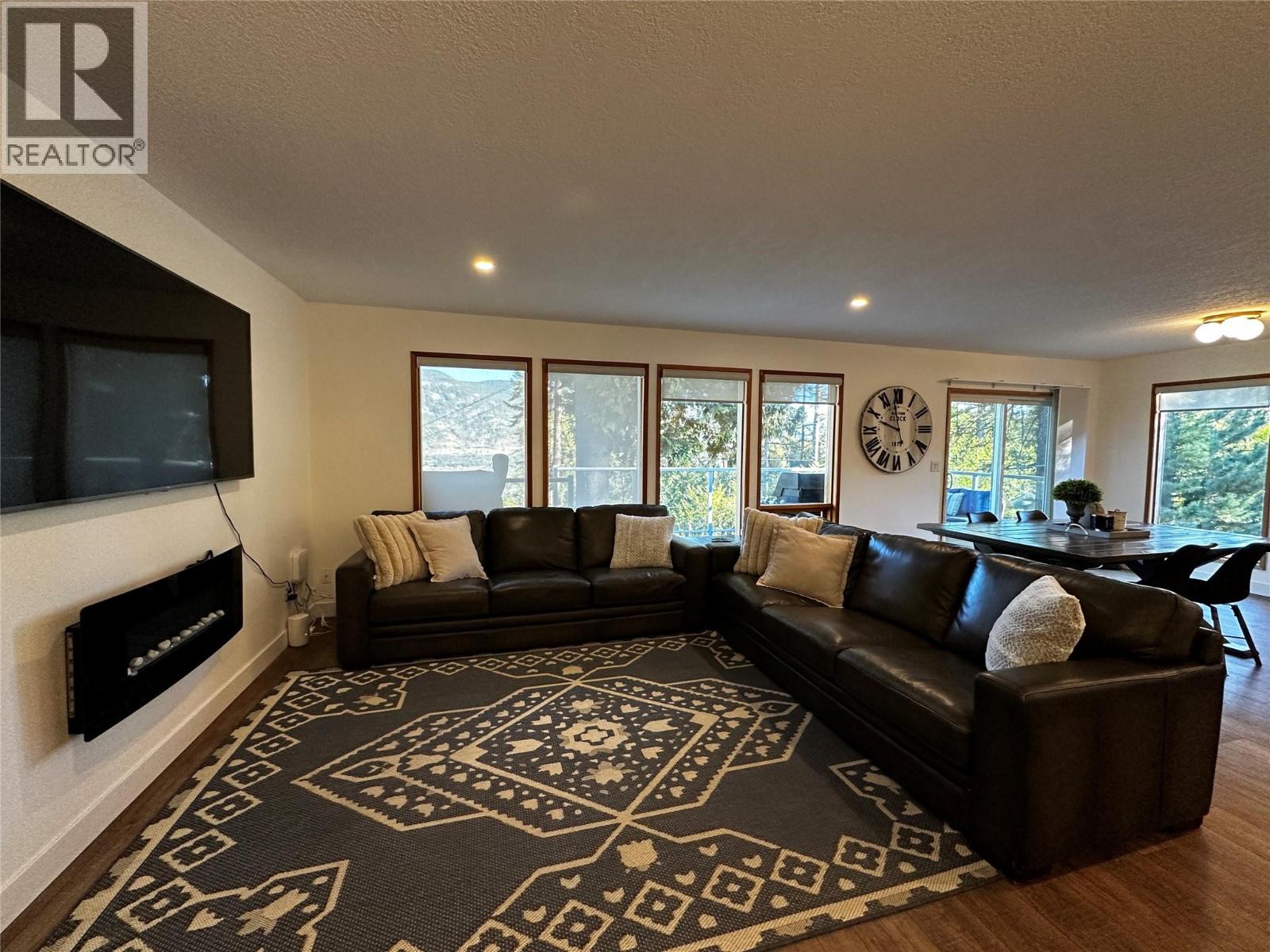 1301 Grosvenor Place, Castlegar, British Columbia  V1N 3X8 - Photo 6 - 10401069