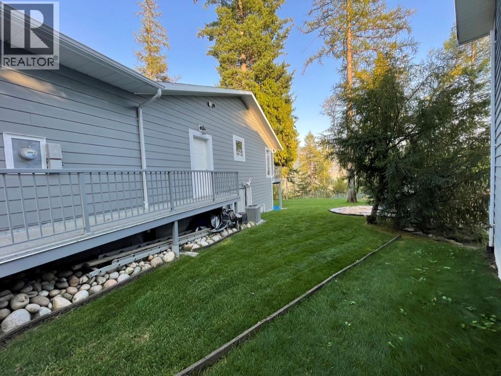 1301 Grosvenor Place, Castlegar, British Columbia  V1N 3X8 - Photo 60 - 10401069