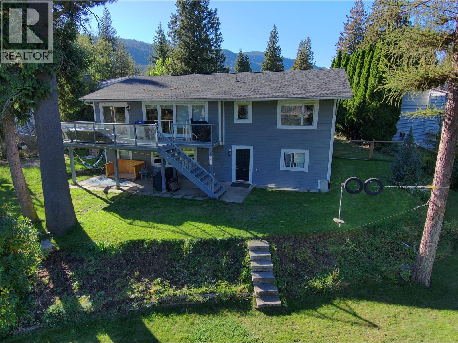 1301 Grosvenor Place, Castlegar, British Columbia  V1N 3X8 - Photo 62 - 10401069