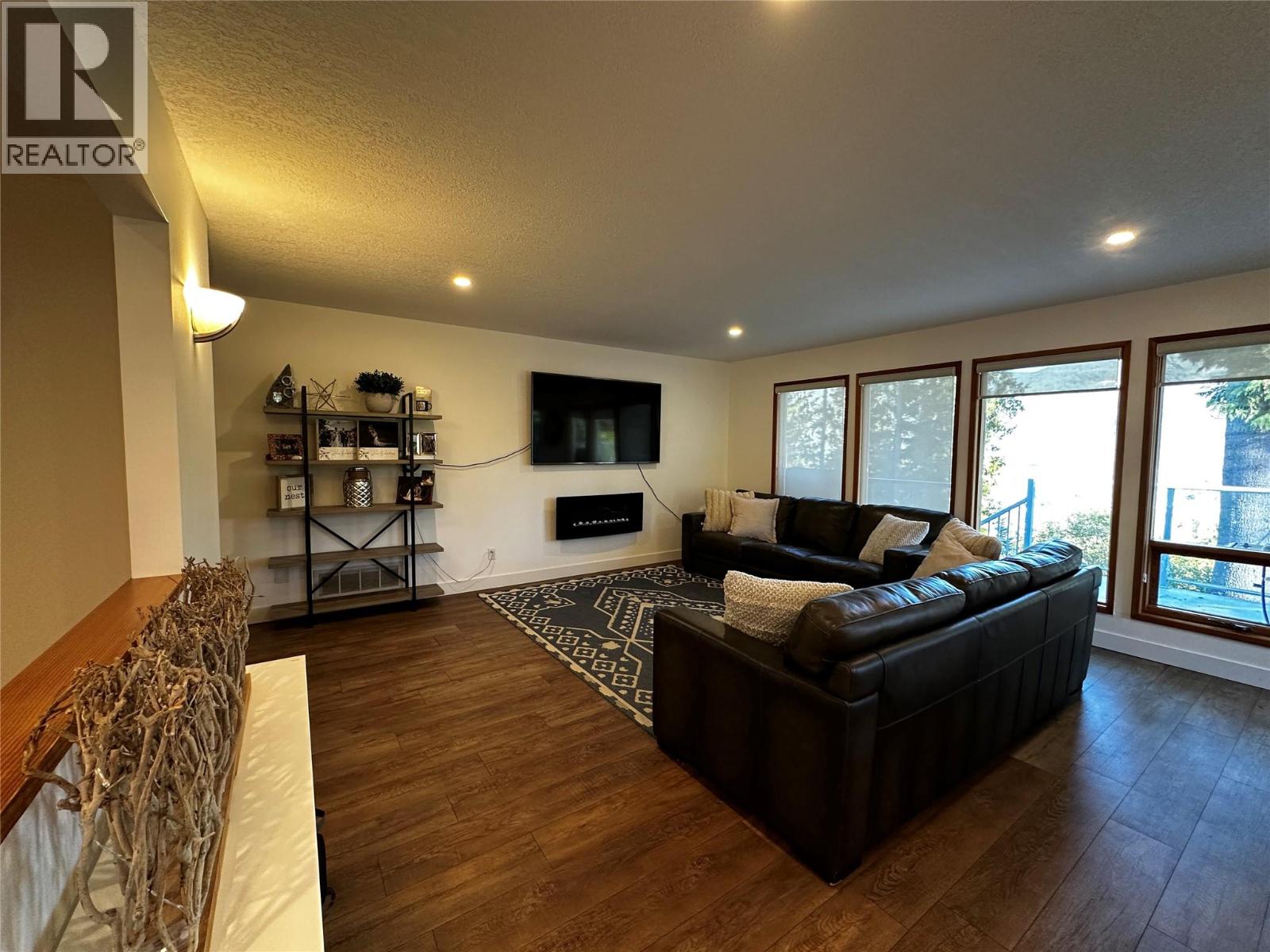 1301 Grosvenor Place, Castlegar, British Columbia  V1N 3X8 - Photo 8 - 10401069