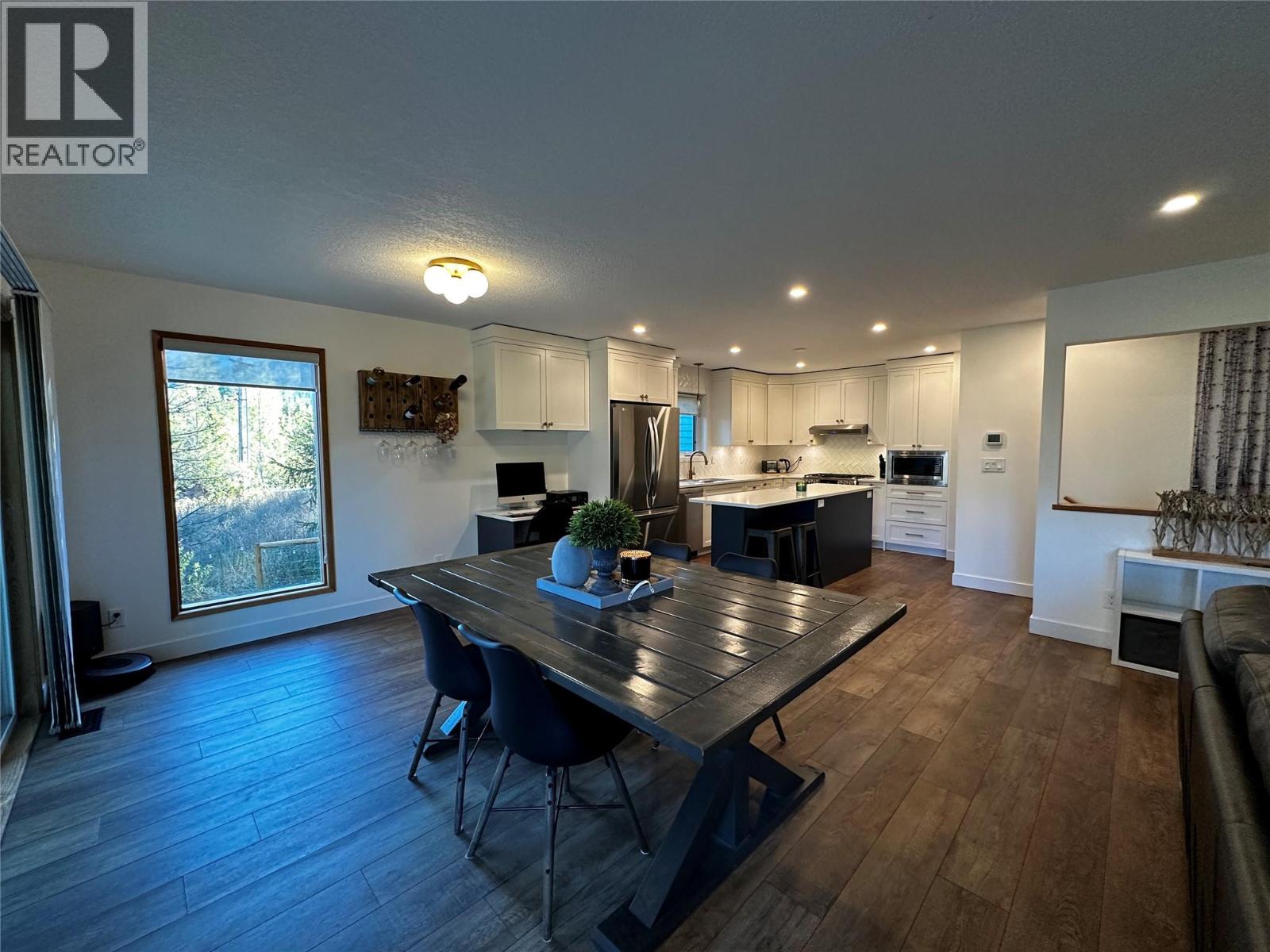 1301 Grosvenor Place, Castlegar, British Columbia  V1N 3X8 - Photo 9 - 10401069