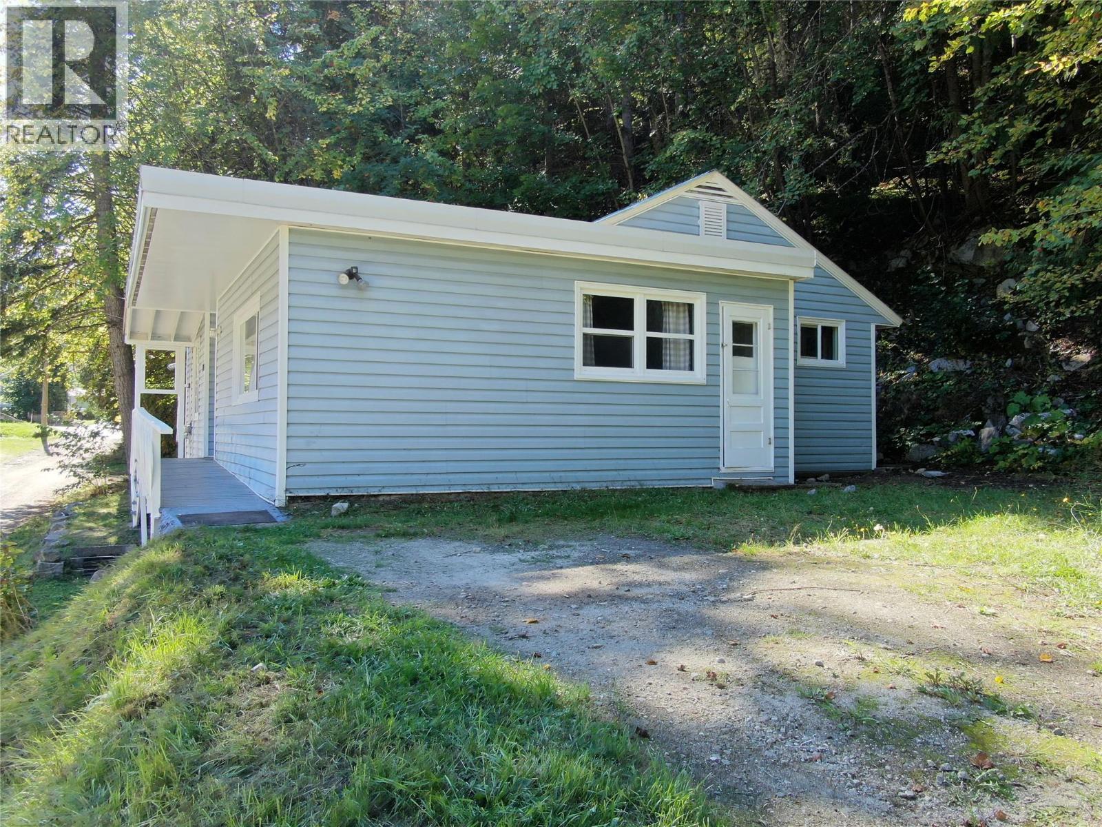 1802 Perrier Road, Nelson, British Columbia  V1L 6Y8 - Photo 3 - 10401288