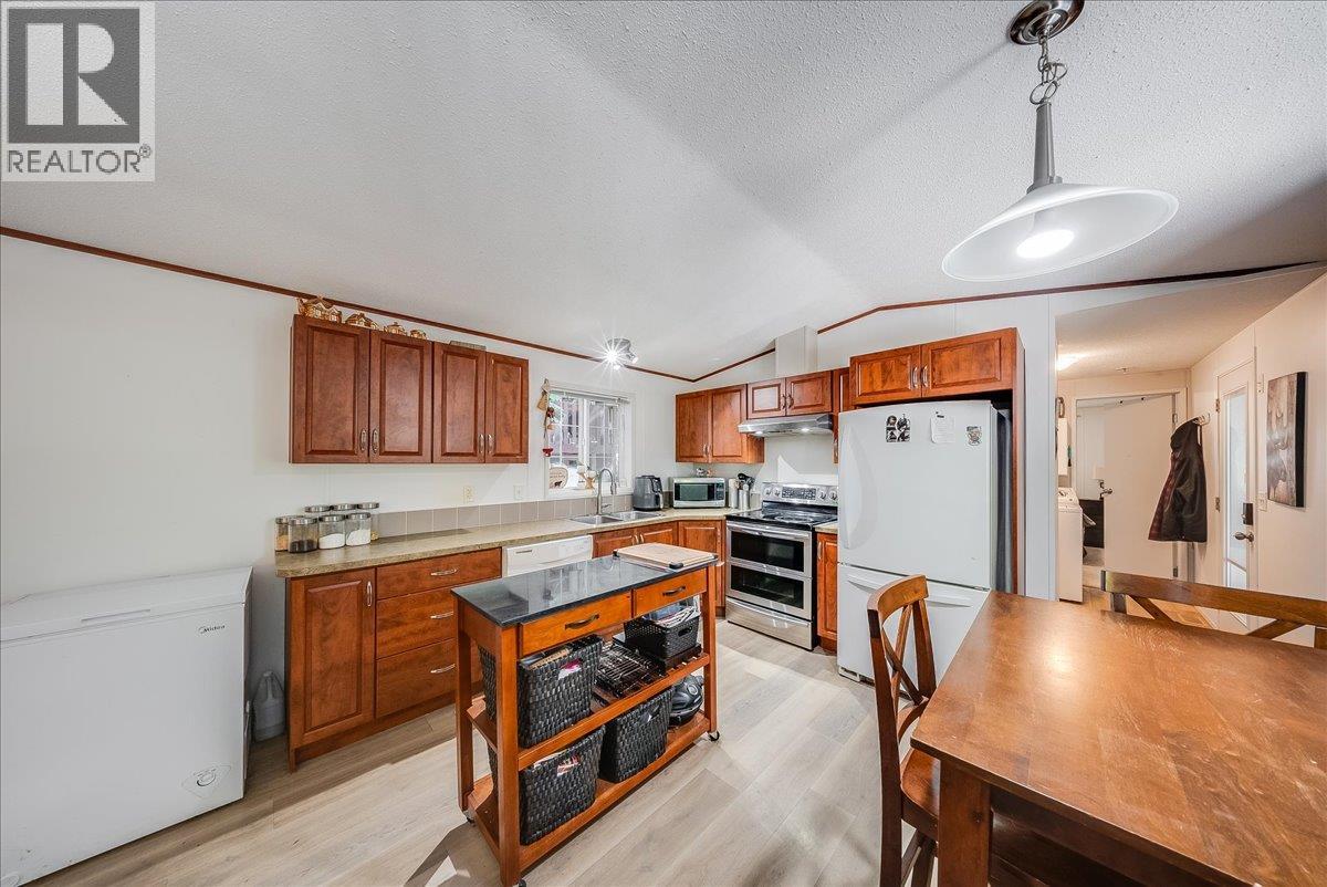 891 Monte Vista Drive Unit# 30, Rossland, British Columbia  V0G 1Y0 - Photo 11 - 10401136