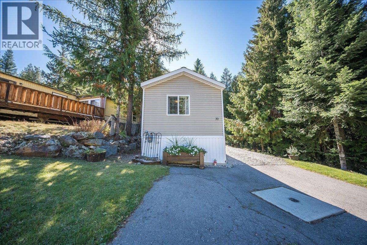 891 Monte Vista Drive Unit# 30, Rossland, British Columbia  V0G 1Y0 - Photo 2 - 10401136