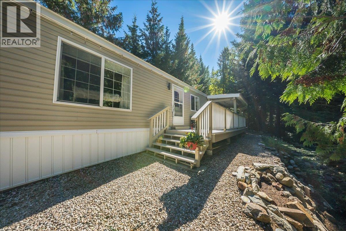 891 Monte Vista Drive Unit# 30, Rossland, British Columbia  V0G 1Y0 - Photo 3 - 10401136