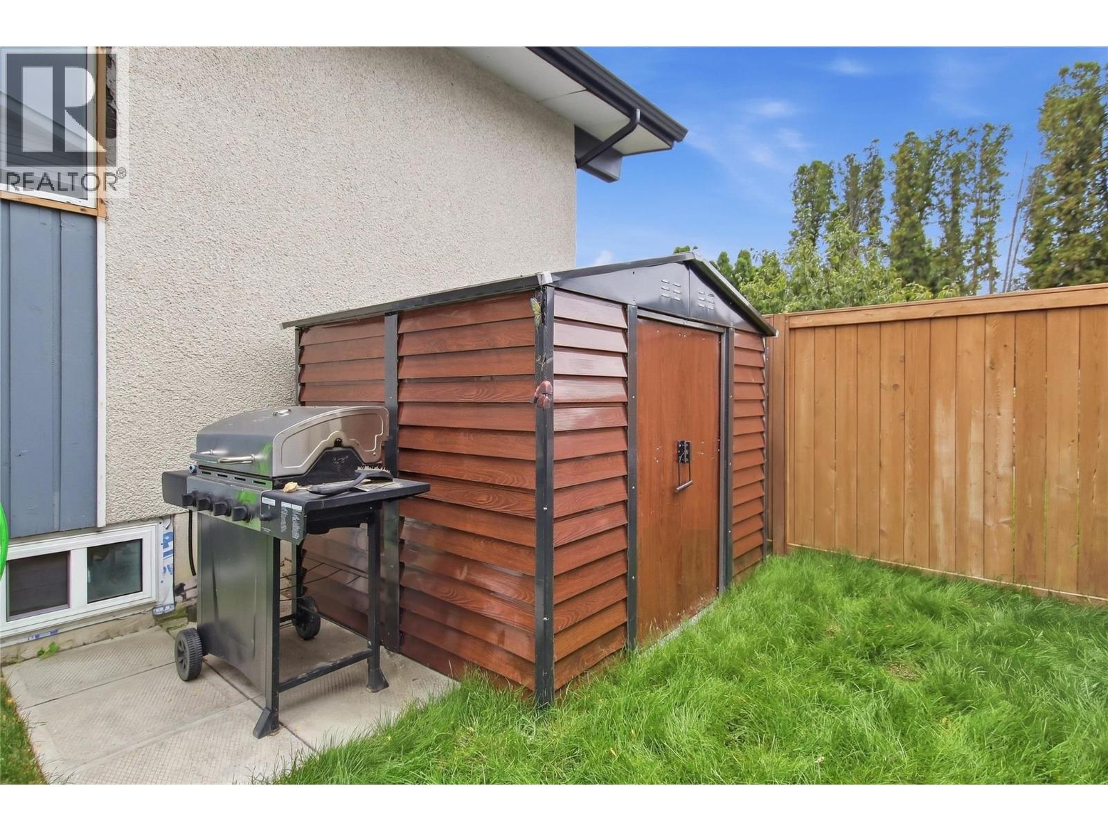 2306 Greenfield Avenue, Kamloops, British Columbia  V2B 4P4 - Photo 4 - 10401311