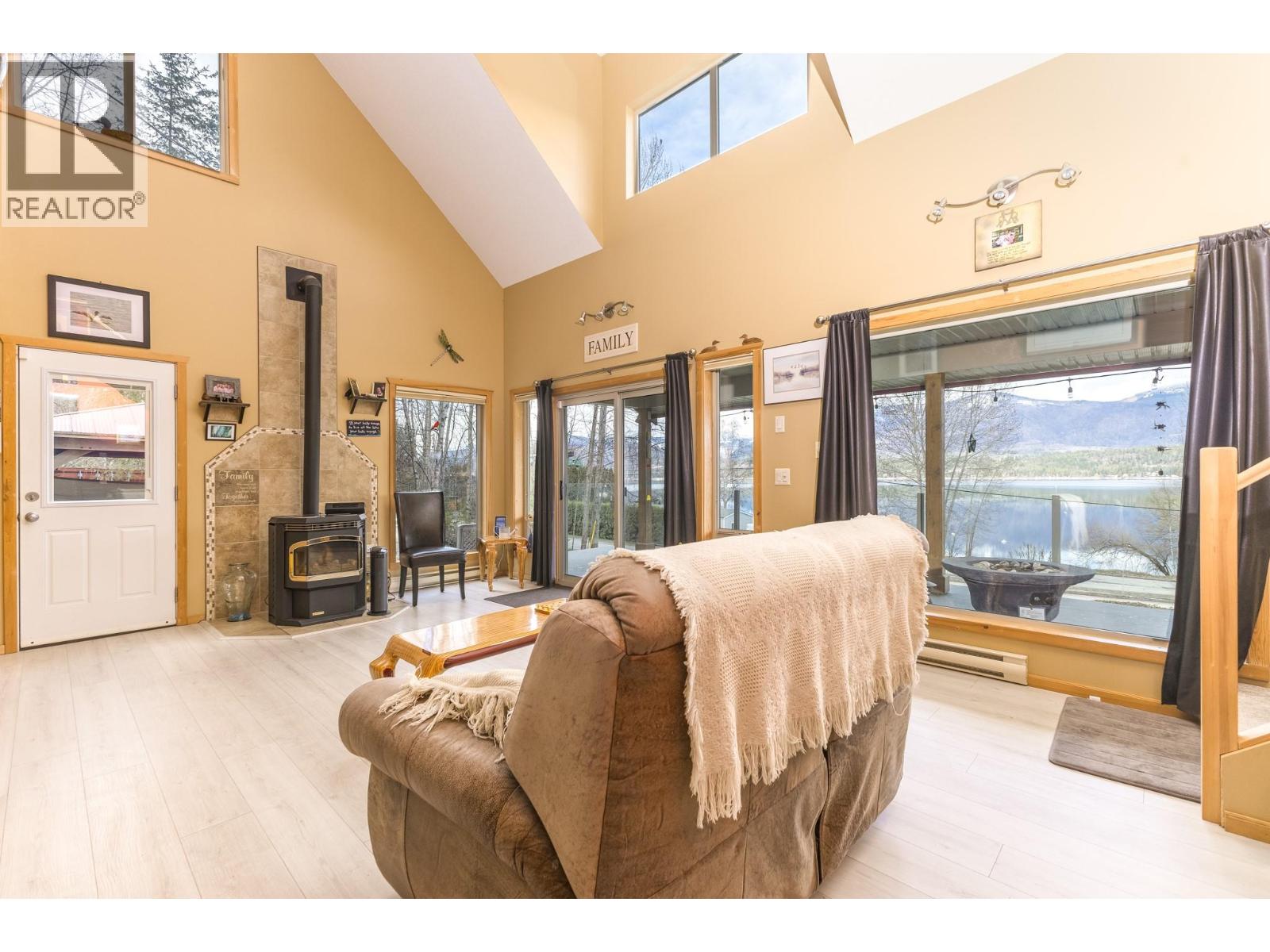 3572 Eagle Bay Road, Eagle Bay, British Columbia  V0E 1T0 - Photo 8 - 10401045