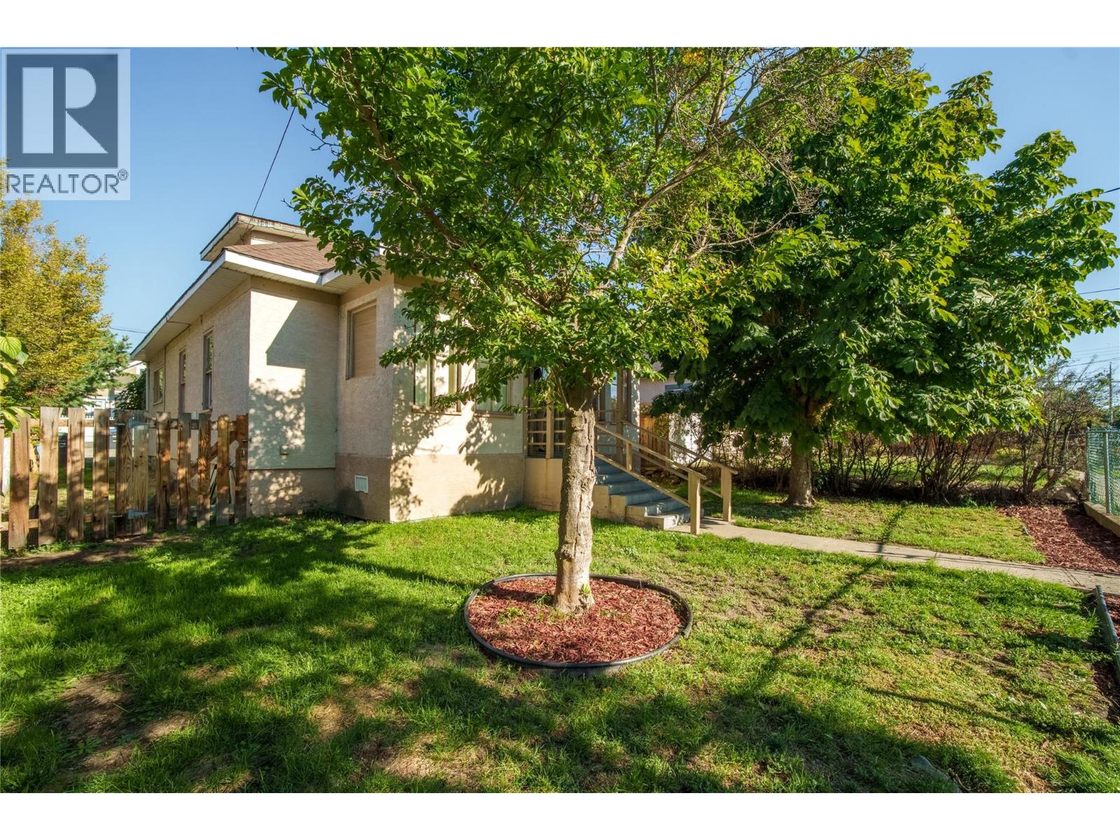574 Van Horne Street, Penticton, British Columbia  V2A 4K8 - Photo 1 - 10401322