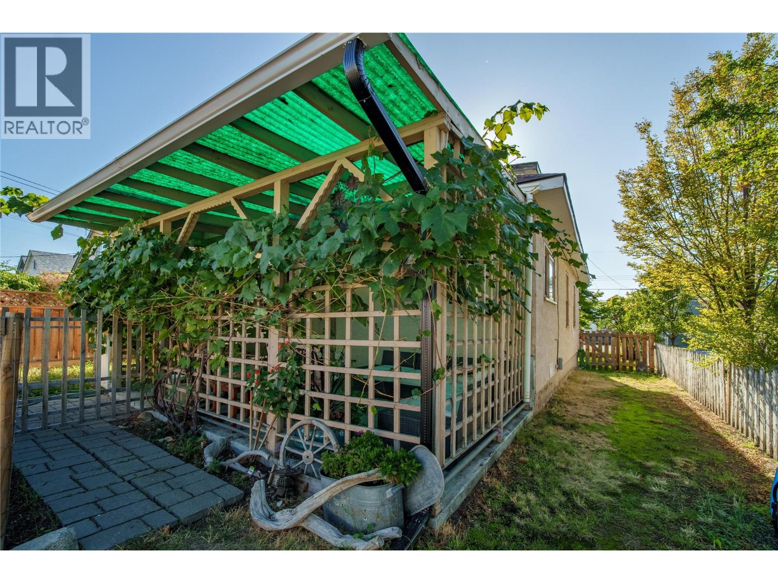 574 Van Horne Street, Penticton, British Columbia  V2A 4K8 - Photo 36 - 10401322