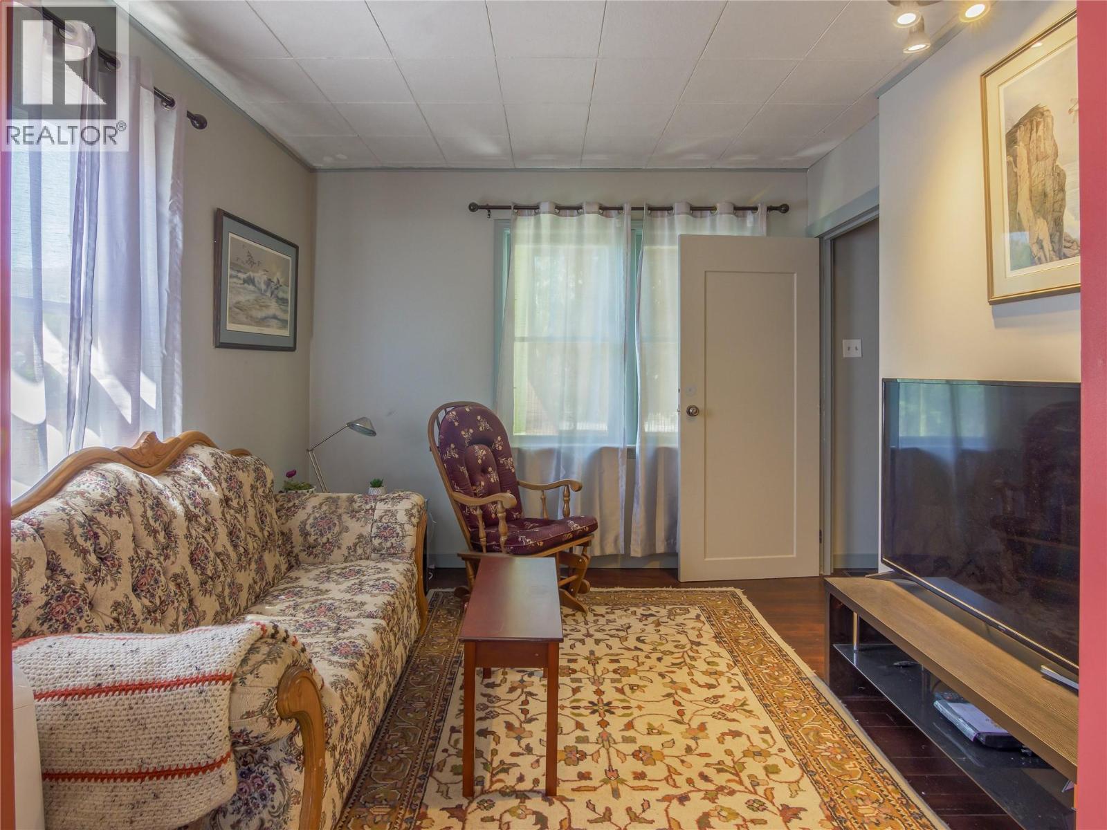 574 Van Horne Street, Penticton, British Columbia  V2A 4K8 - Photo 9 - 10401322