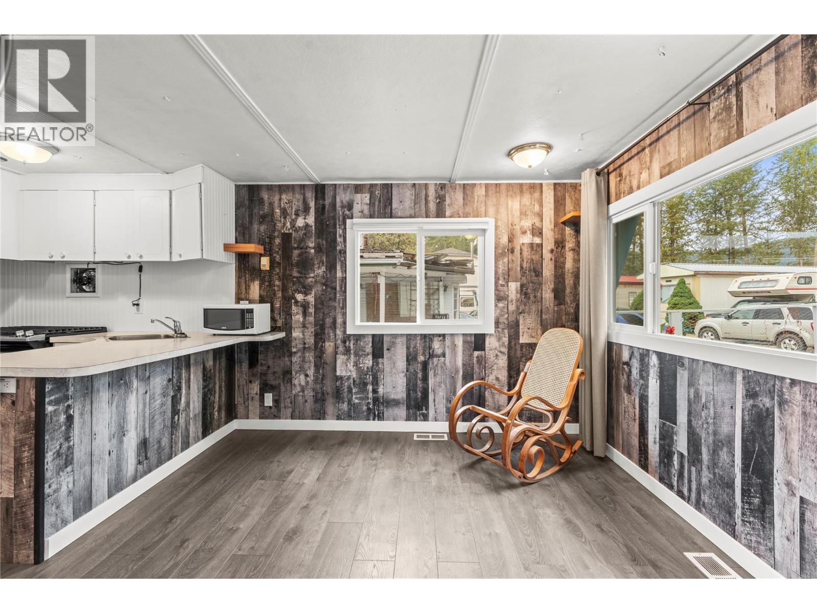 1879 Faulkner Avenue Unit# 4, Lumby, British Columbia  V0E 2G0 - Photo 11 - 10401264