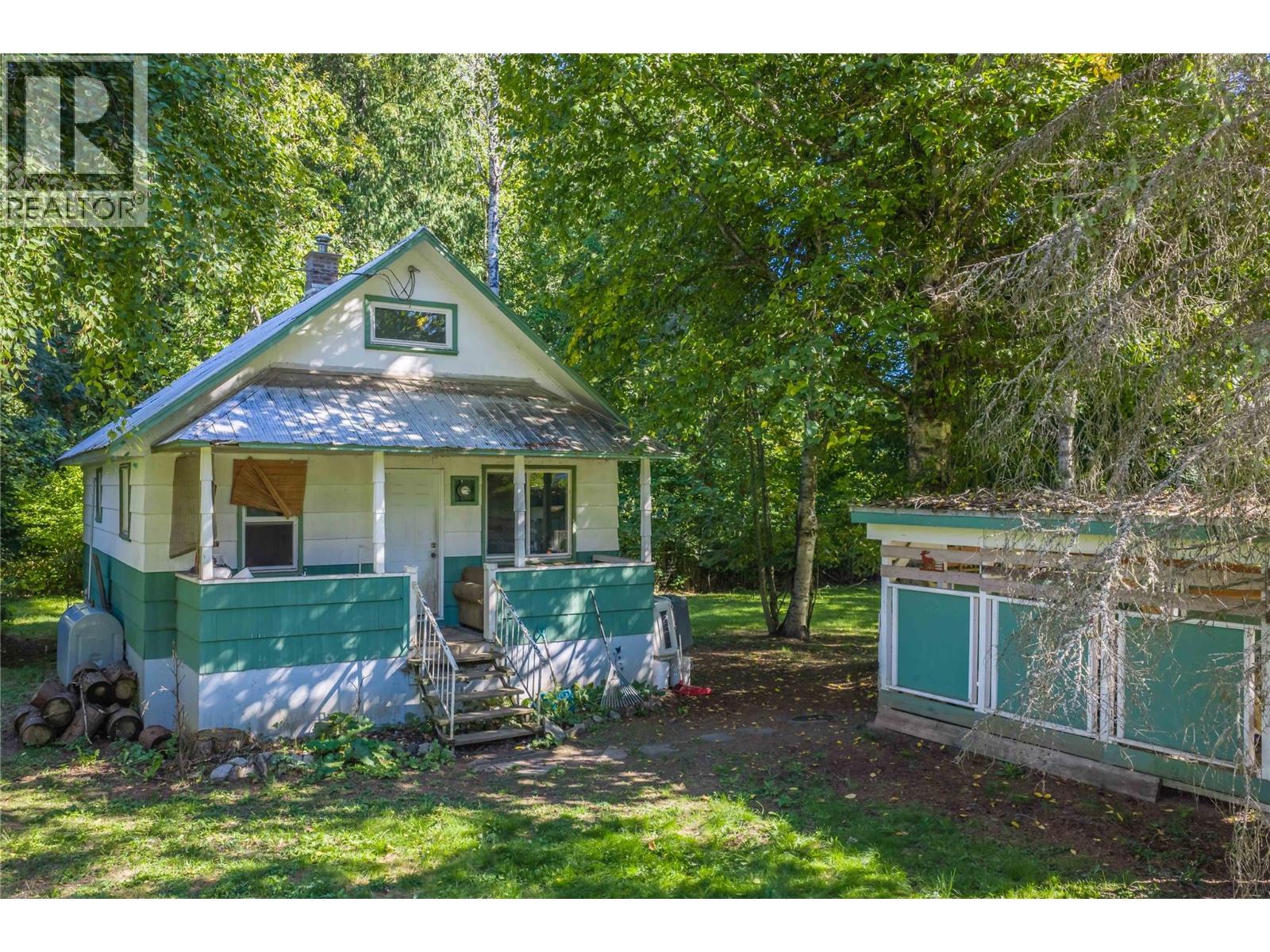 3642 Catherwood Road, Revelstoke, British Columbia  V0E 2S0 - Photo 1 - 10399775
