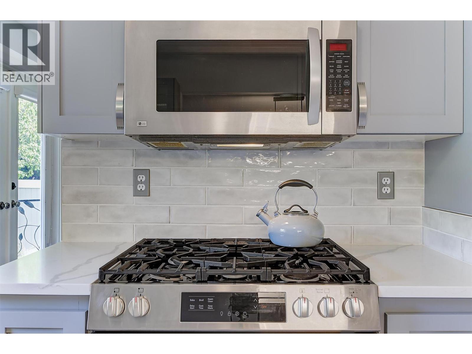 1852 Crossglen Court, Kelowna, British Columbia  V1V 1S4 - Photo 10 - 10401348