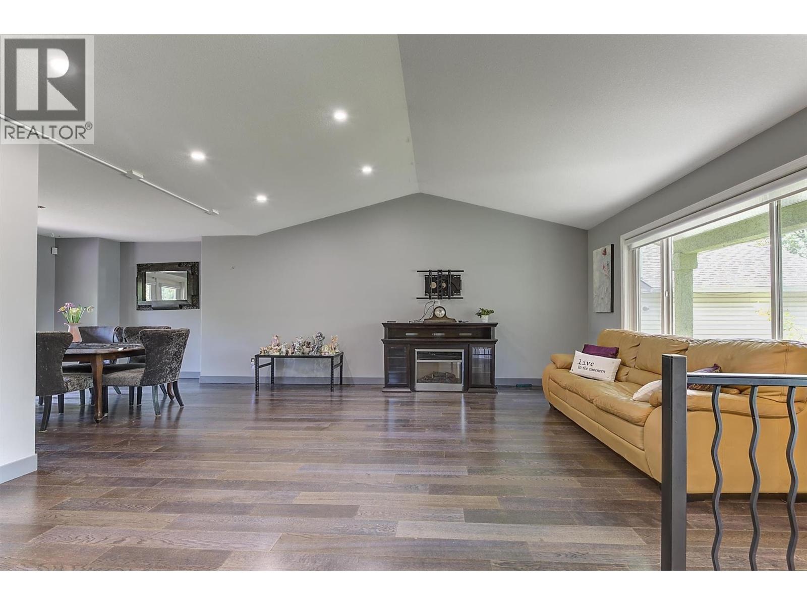 1852 Crossglen Court, Kelowna, British Columbia  V1V 1S4 - Photo 2 - 10401348