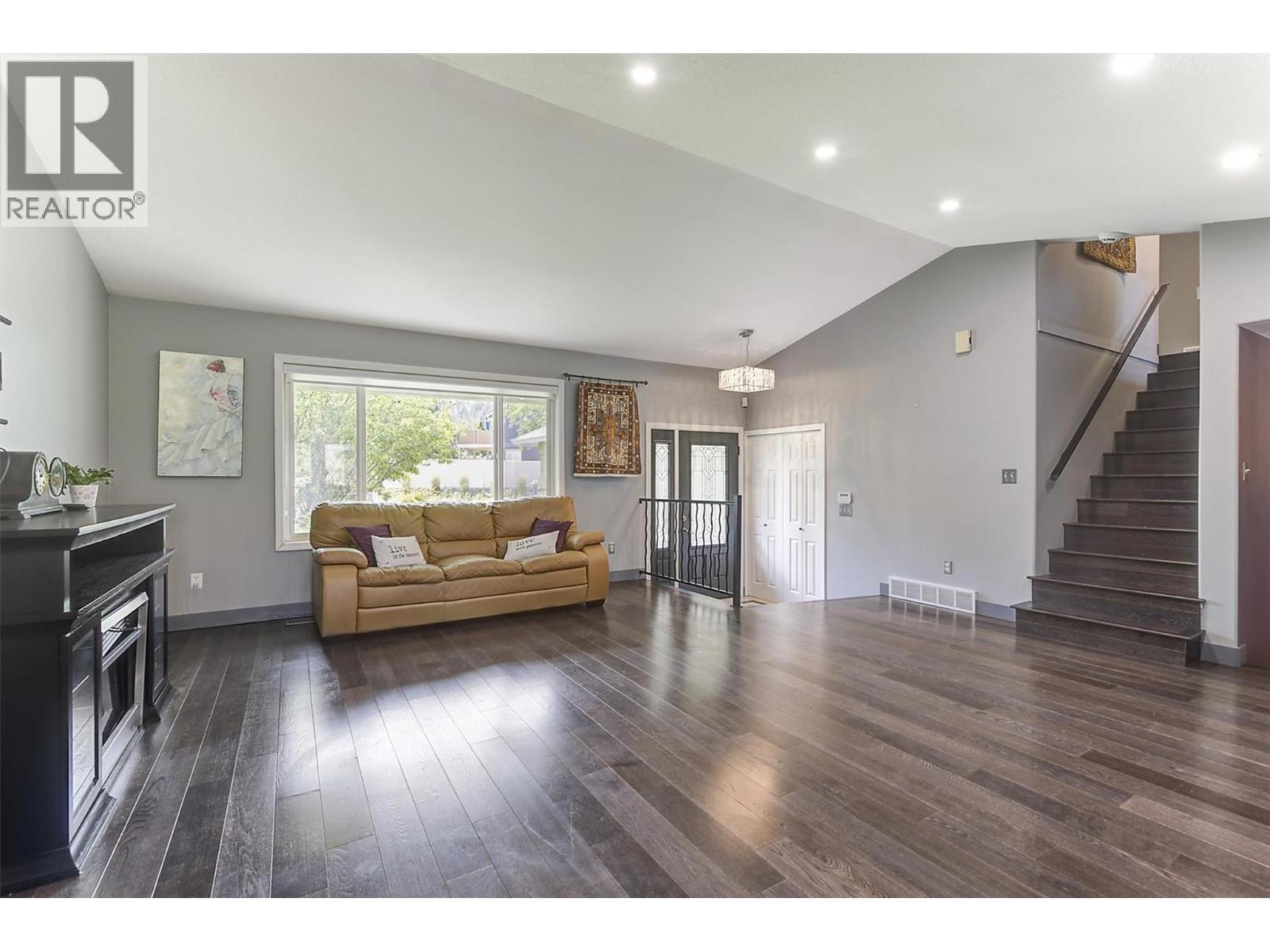 1852 Crossglen Court, Kelowna, British Columbia  V1V 1S4 - Photo 3 - 10401348