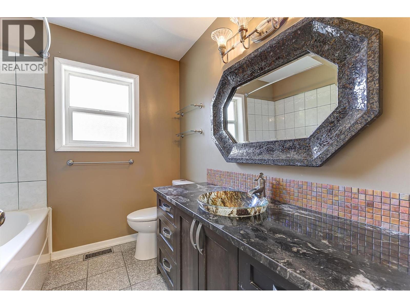 1852 Crossglen Court, Kelowna, British Columbia  V1V 1S4 - Photo 32 - 10401348