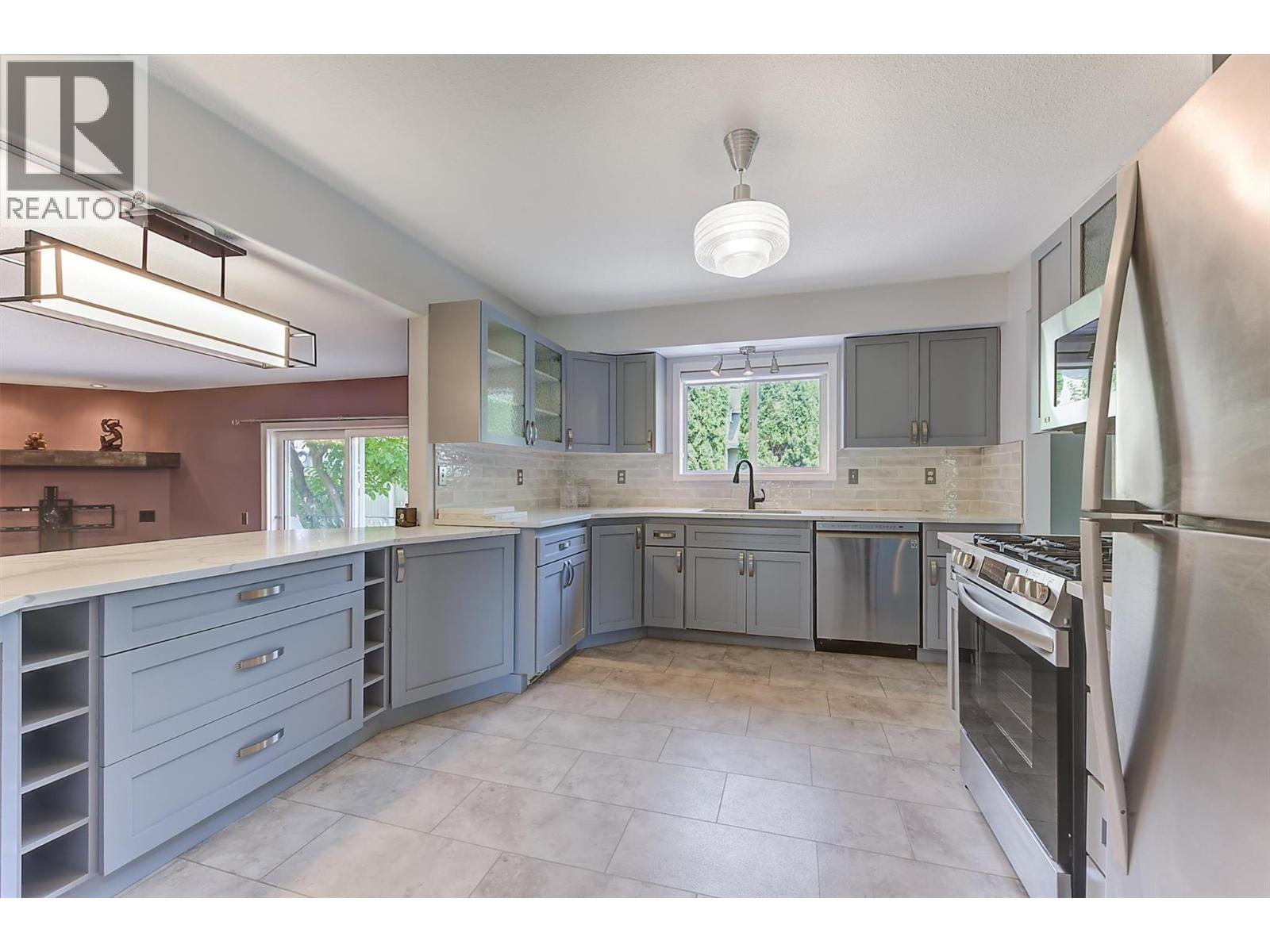 1852 Crossglen Court, Kelowna, British Columbia  V1V 1S4 - Photo 4 - 10401348