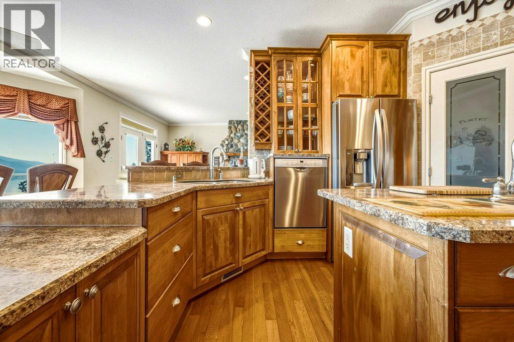 562 Mountain Drive, Vernon, British Columbia  V1H 2B7 - Photo 9 - 10401328