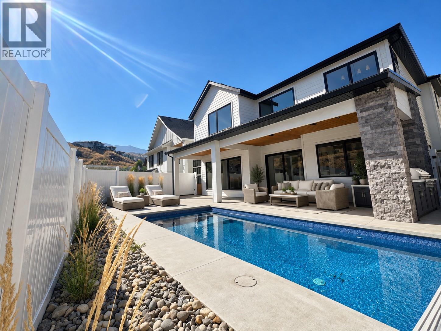 5533 Foothill Court, Kelowna, British Columbia  V1W 0C4 - Photo 2 - 10400659