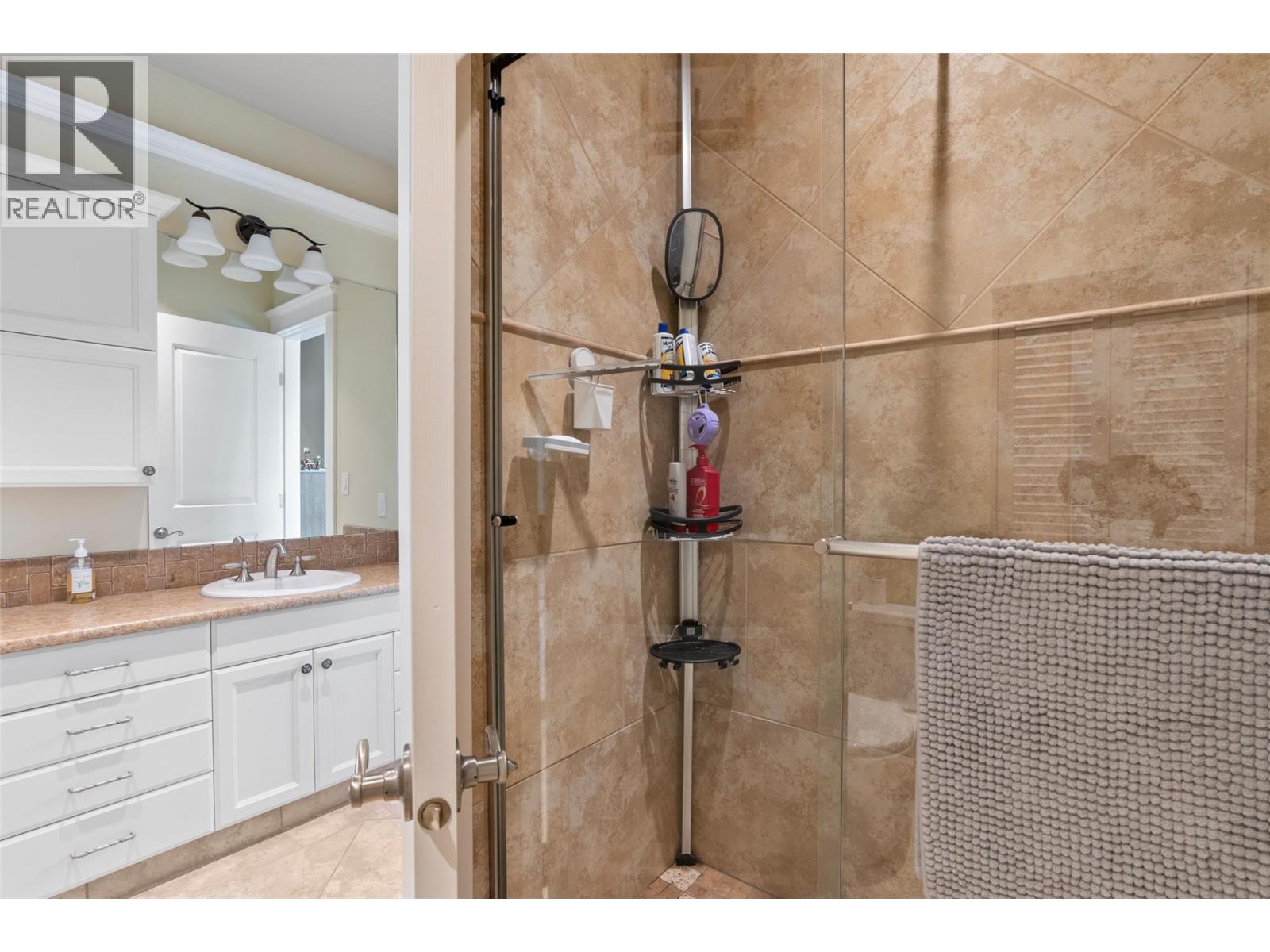 700 Harrington Road, Kamloops, British Columbia  V2B 6T7 - Photo 43 - 10401157