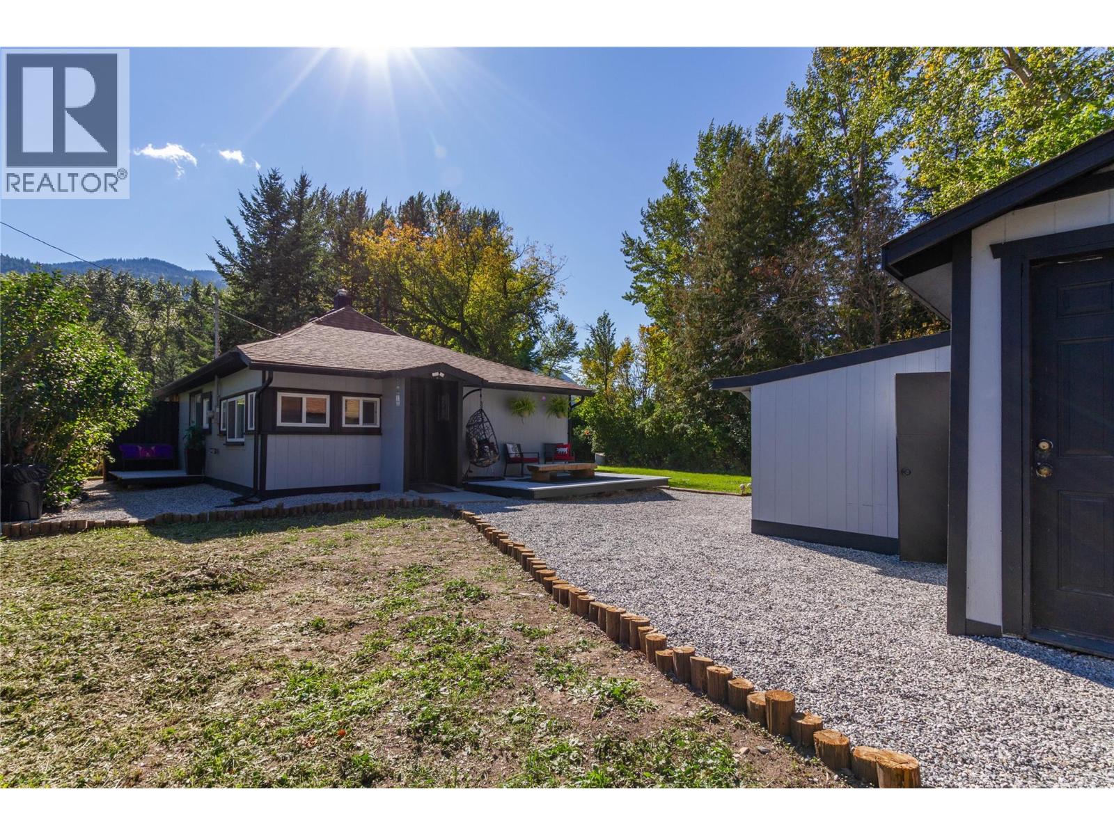 2946 Seaman Road, Falkland, British Columbia  V0E 1W0 - Photo 1 - 10401337