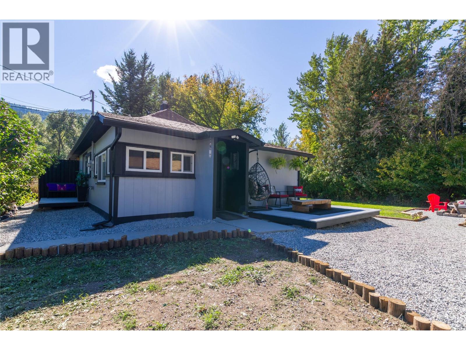 2946 Seaman Road, Falkland, British Columbia  V0E 1W0 - Photo 2 - 10401337