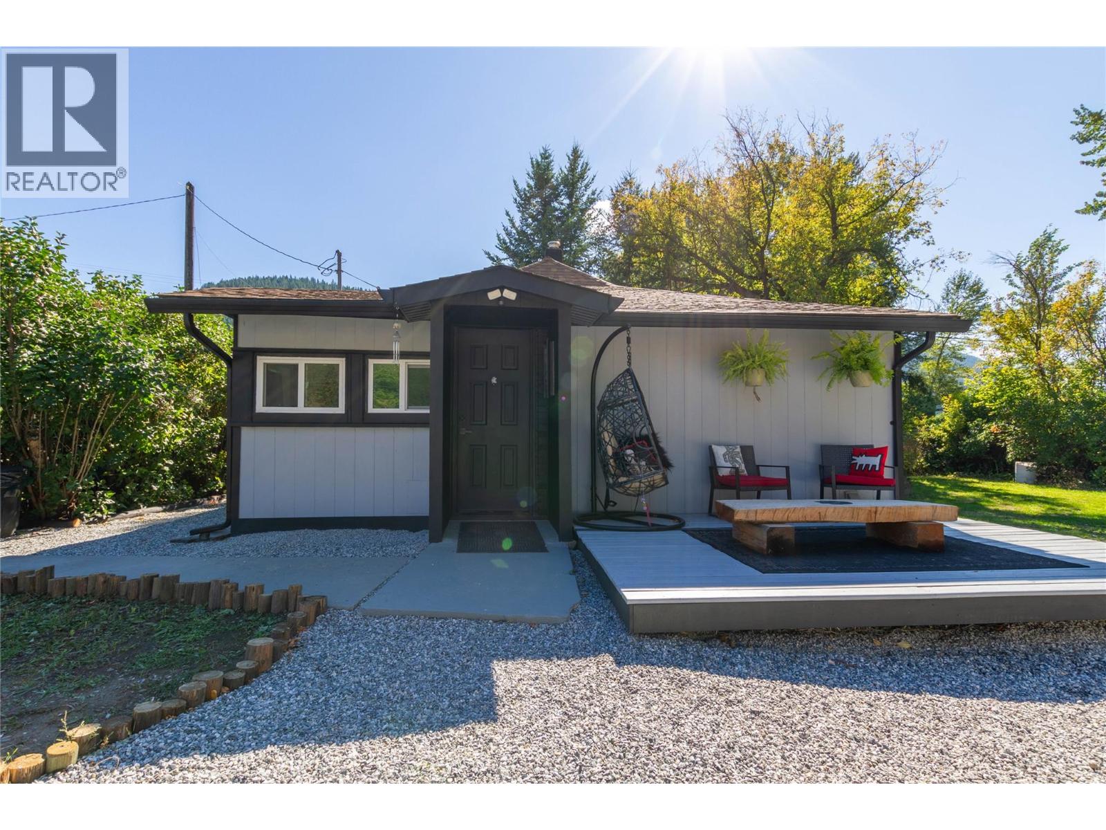 2946 Seaman Road, Falkland, British Columbia  V0E 1W0 - Photo 3 - 10401337