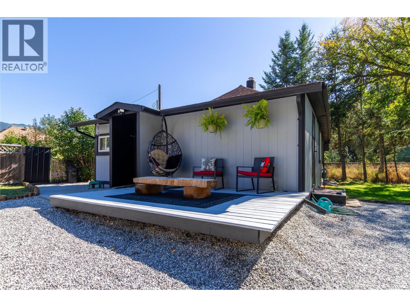 2946 Seaman Road, Falkland, British Columbia  V0E 1W0 - Photo 4 - 10401337