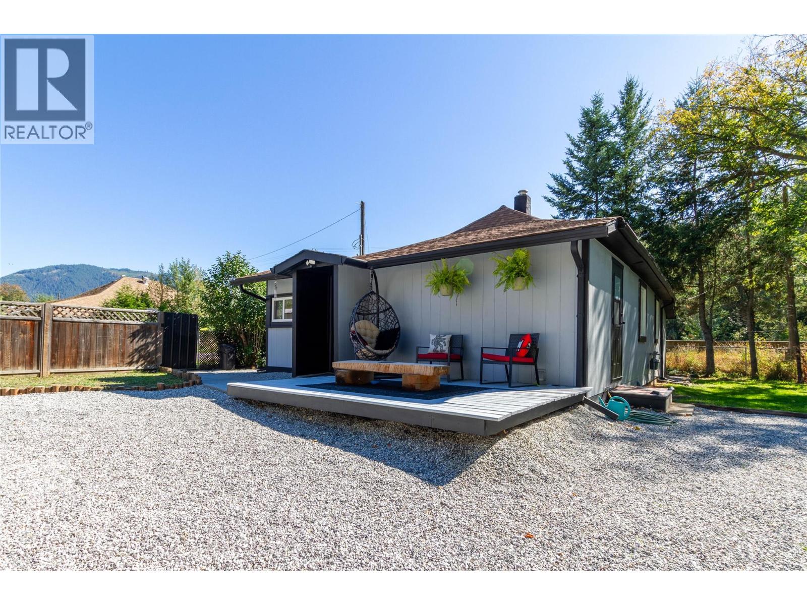 2946 Seaman Road, Falkland, British Columbia  V0E 1W0 - Photo 5 - 10401337