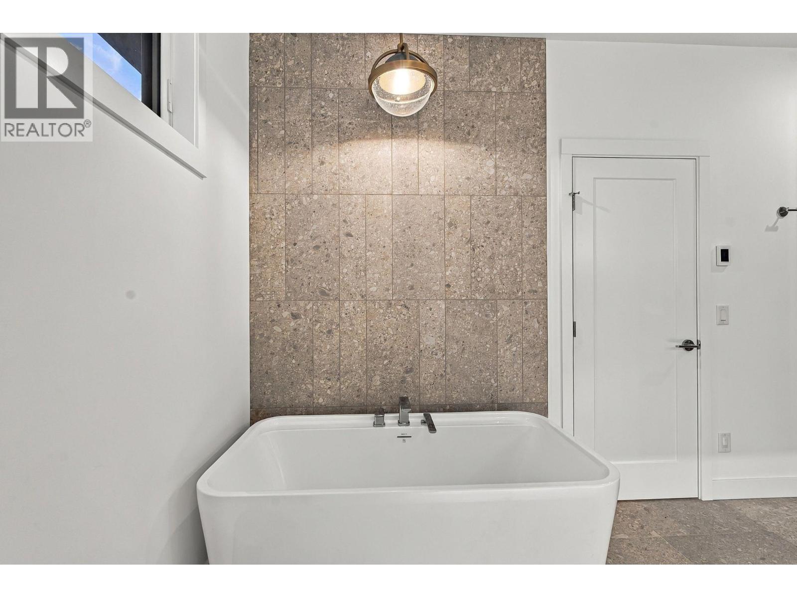 487 Clifton Road N, Kelowna, British Columbia  V1V 1H1 - Photo 40 - 10401244
