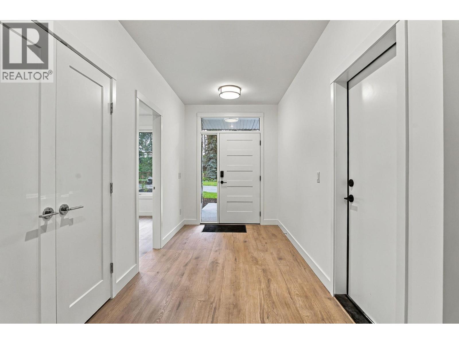 487 Clifton Road N, Kelowna, British Columbia  V1V 1H1 - Photo 5 - 10401244