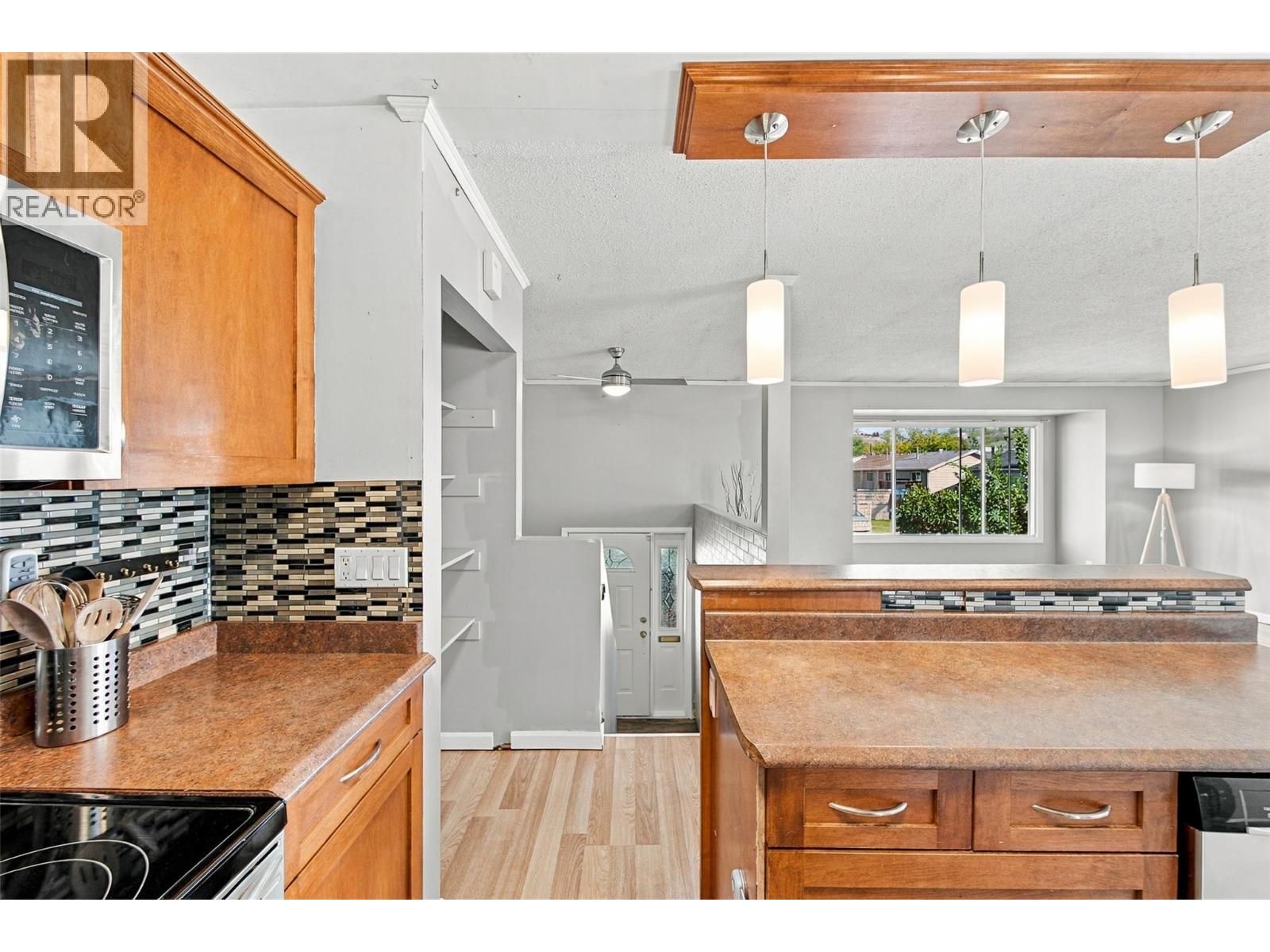 1621 Spartan Place, Kamloops, British Columbia  V2B 7Z3 - Photo 11 - 10401174