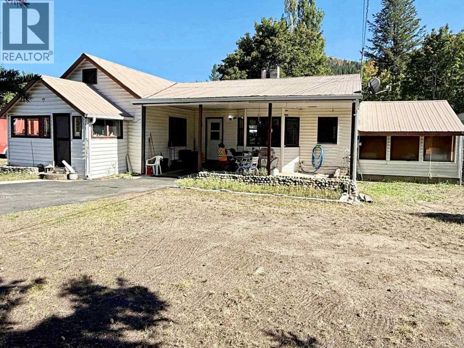 4562 Barriere Town Road, Barriere, British Columbia  V0E 1E0 - Photo 1 - 10401373
