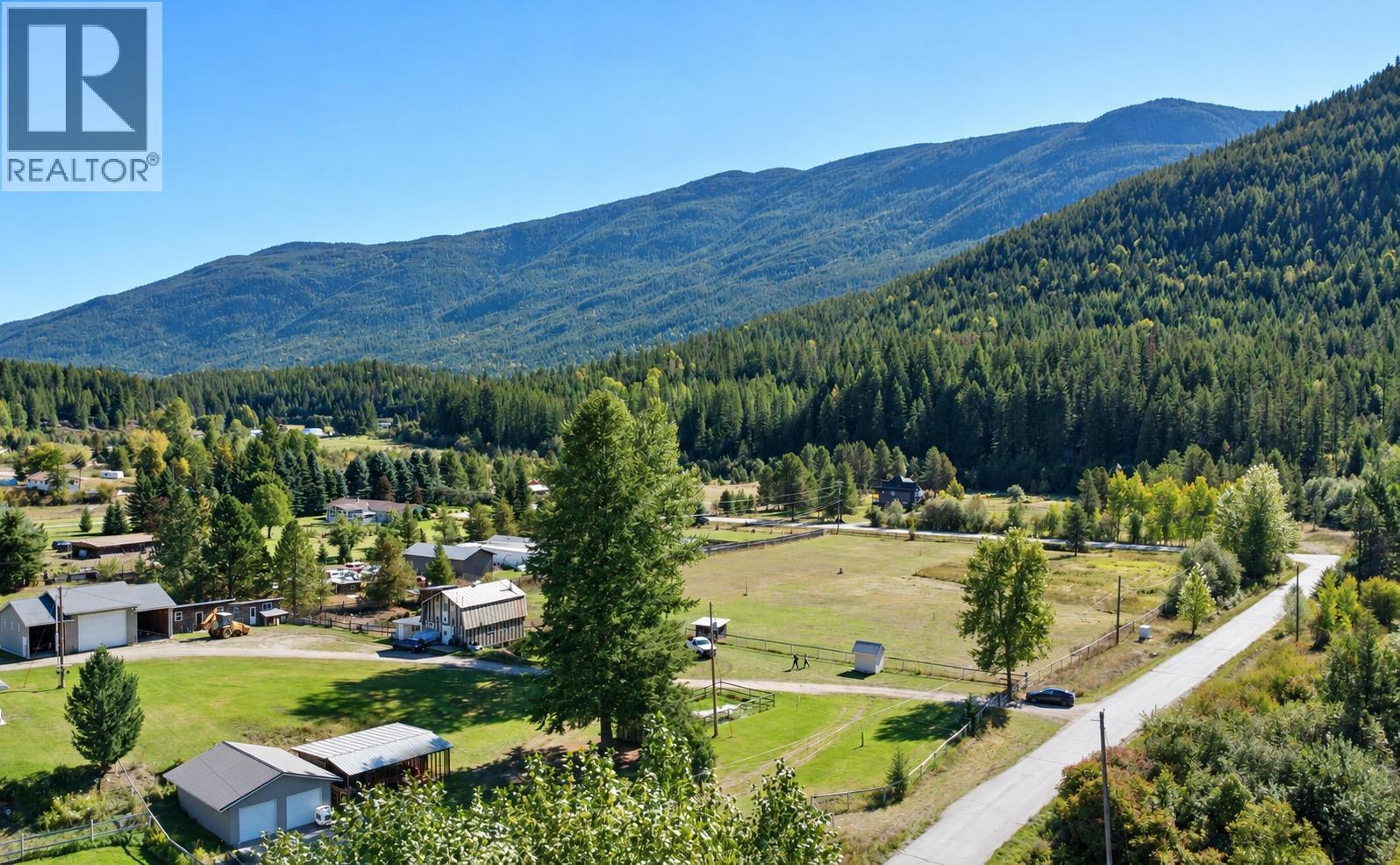 2165 Raven Road, Castlegar, British Columbia  V1N 4S9 - Photo 1 - 10401342