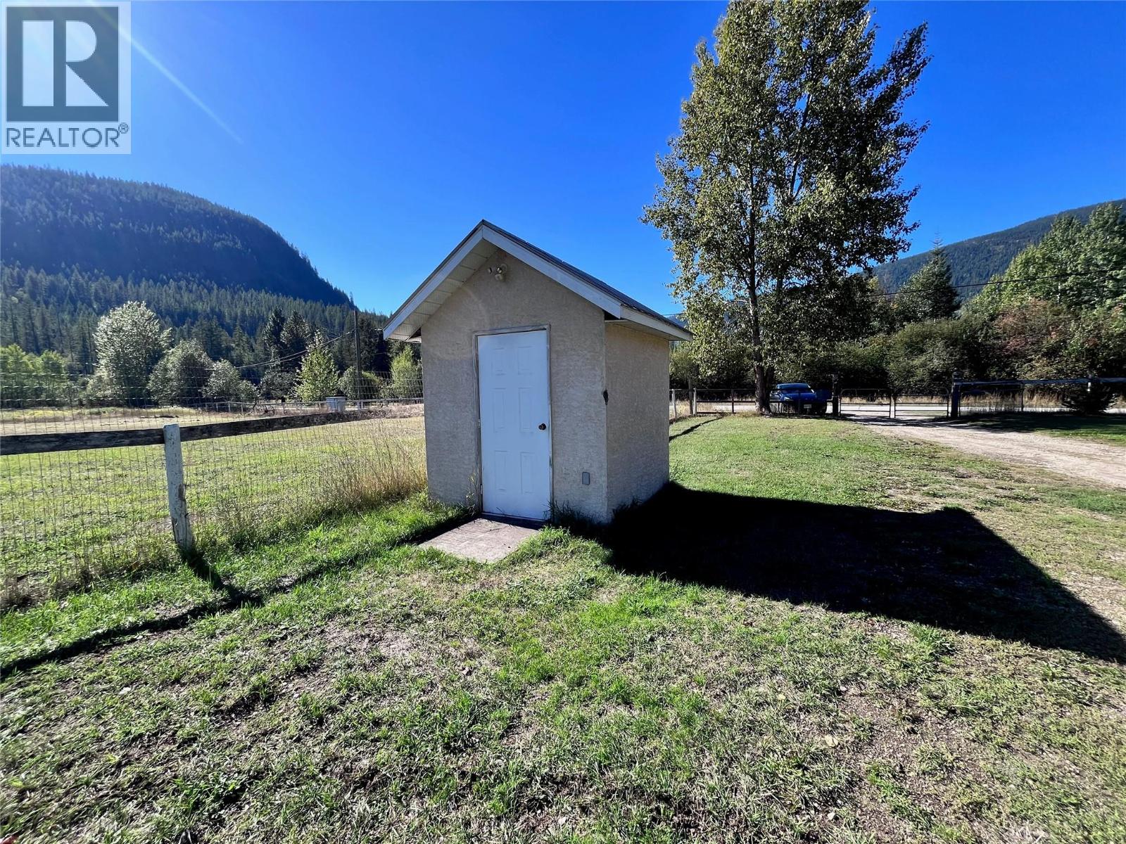 2165 Raven Road, Castlegar, British Columbia  V1N 4S9 - Photo 26 - 10401342