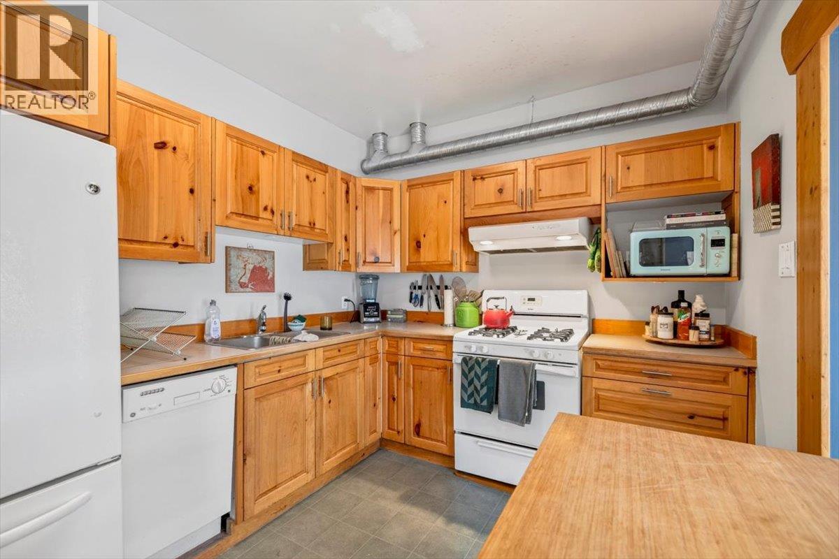 1112 2nd Avenue, Fernie, British Columbia  V0B 1M0 - Photo 17 - 10401378