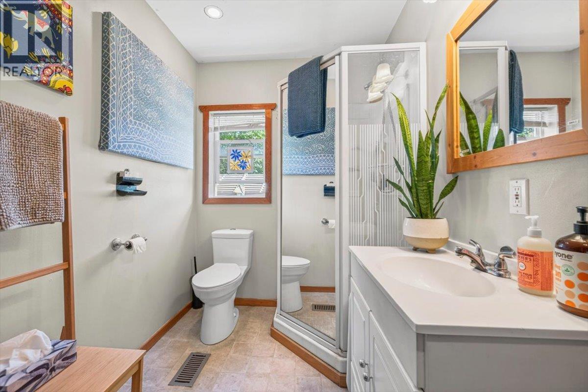 1112 2nd Avenue, Fernie, British Columbia  V0B 1M0 - Photo 22 - 10401378