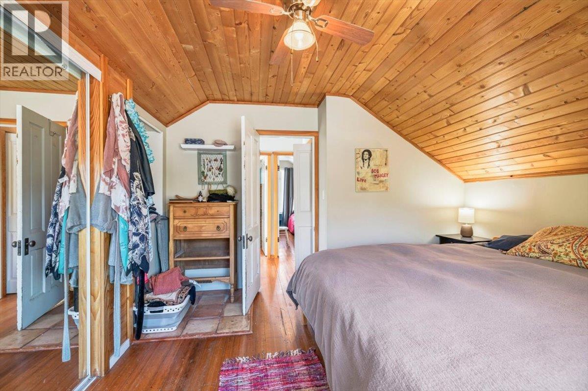 1112 2nd Avenue, Fernie, British Columbia  V0B 1M0 - Photo 32 - 10401378