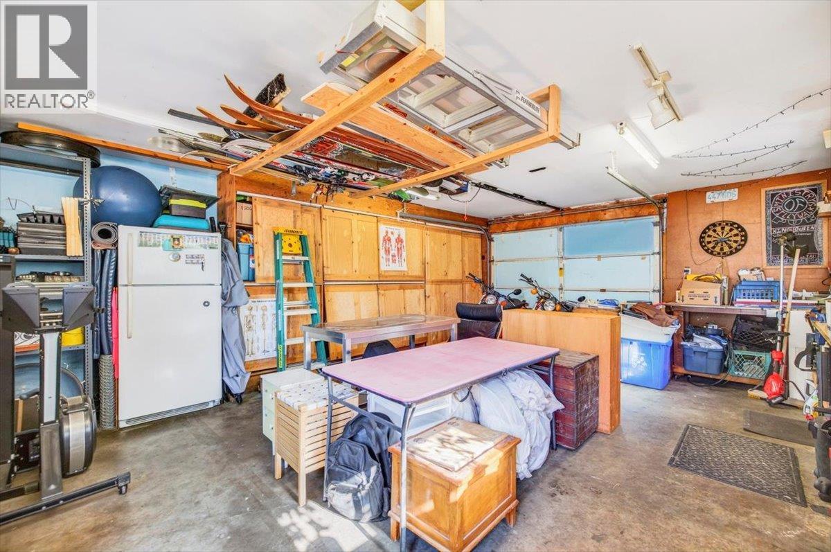 1112 2nd Avenue, Fernie, British Columbia  V0B 1M0 - Photo 35 - 10401378