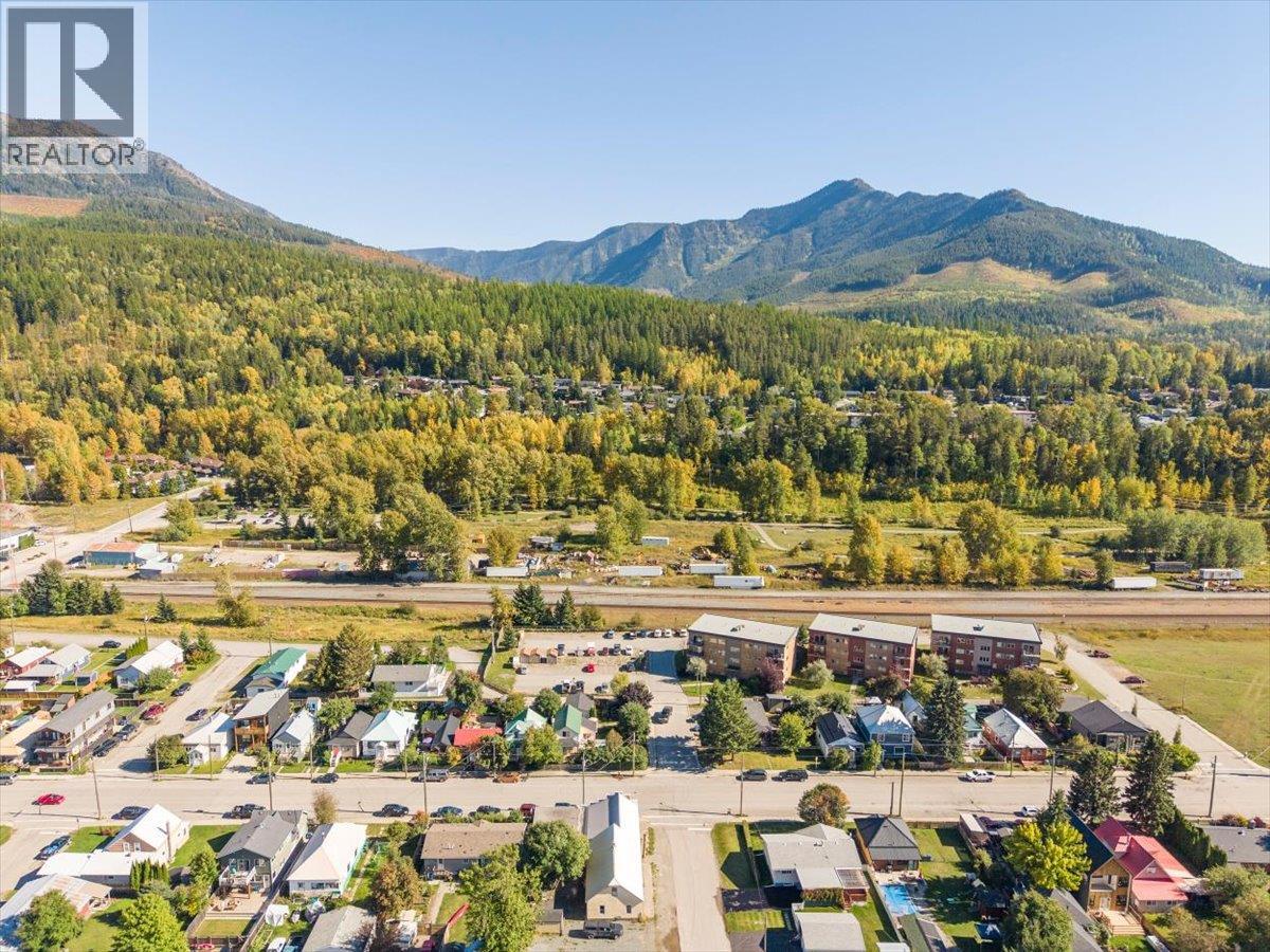 1112 2nd Avenue, Fernie, British Columbia  V0B 1M0 - Photo 46 - 10401378