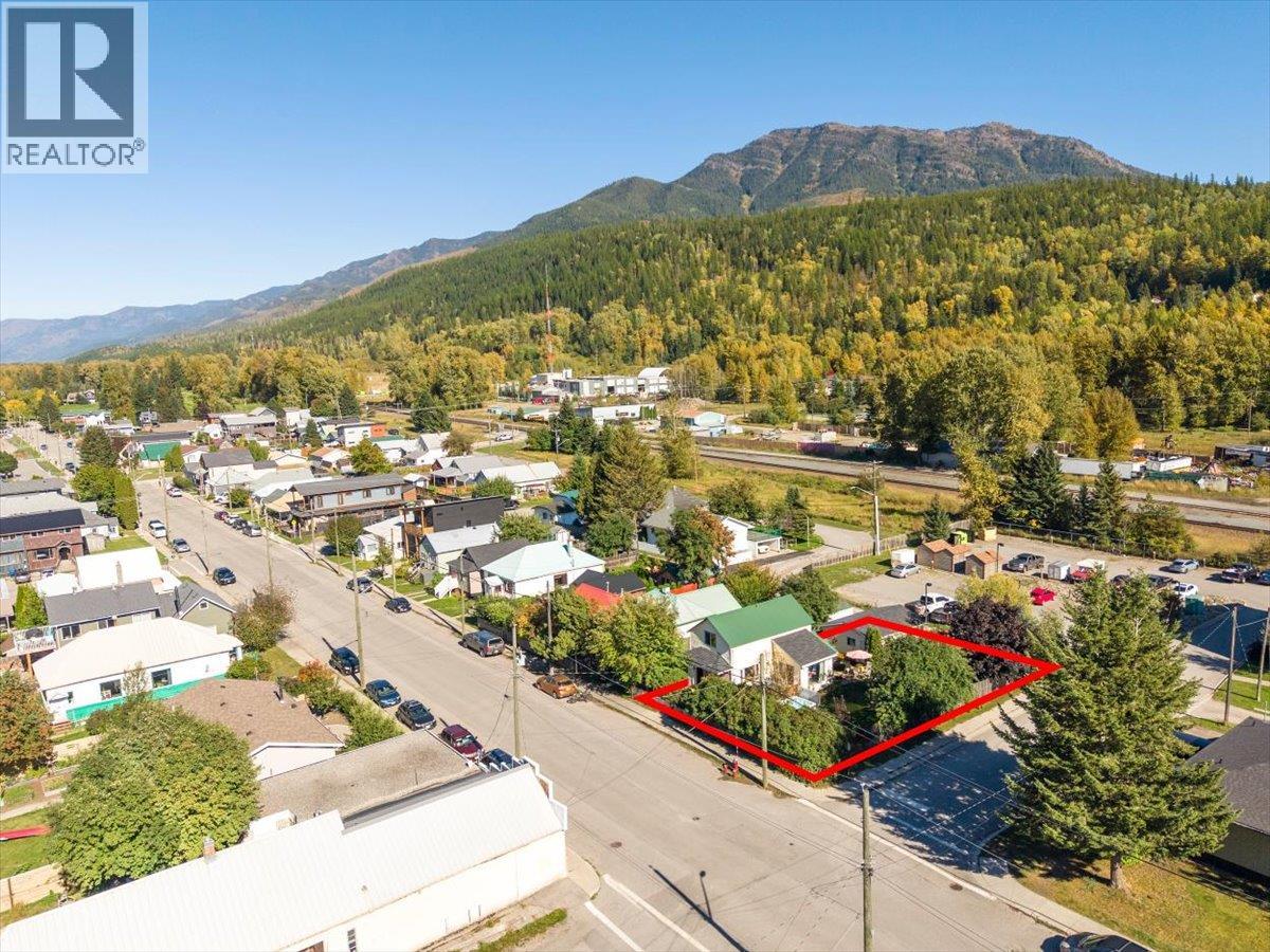 1112 2nd Avenue, Fernie, British Columbia  V0B 1M0 - Photo 48 - 10401378