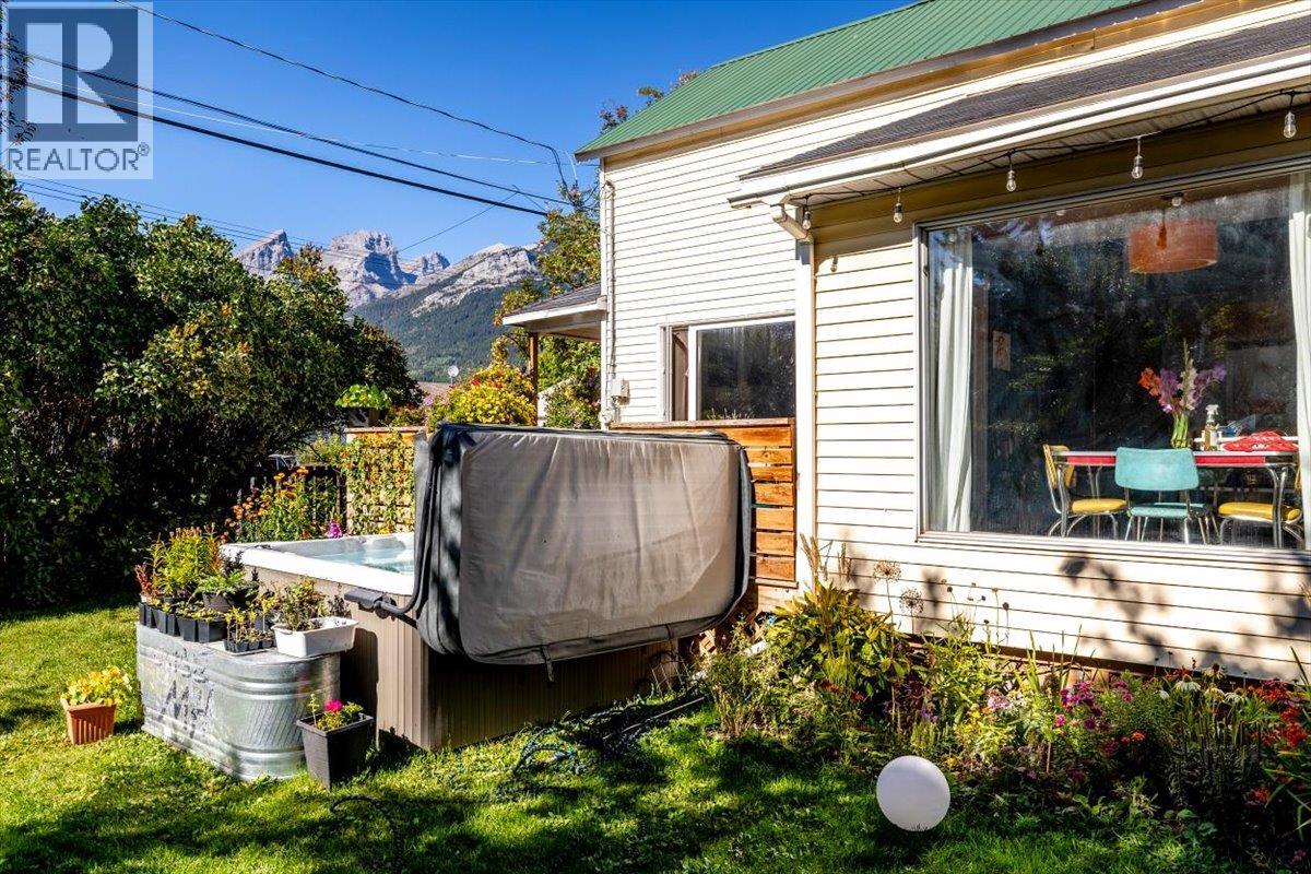 1112 2nd Avenue, Fernie, British Columbia  V0B 1M0 - Photo 64 - 10401378
